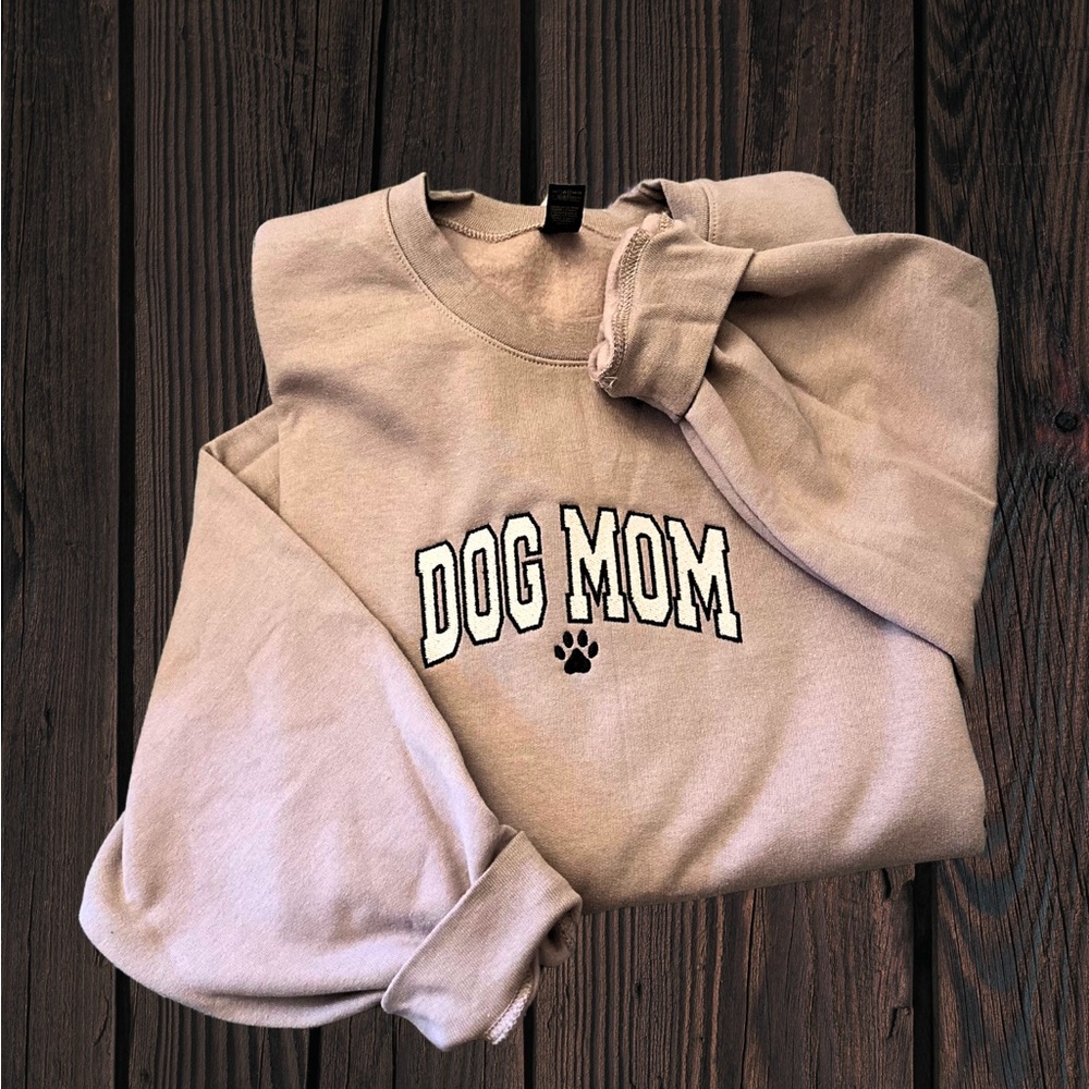 NWT Dog Mom Embroidered Sweatshirt